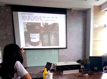 從營銷的角度講，網(wǎng)絡(luò)上生產(chǎn)者和消費者一對一的互動溝通，使生產(chǎn)者更快地了解消費者的要求、愿望及改進意見，將工業(yè)時代大規(guī)模生產(chǎn)、大規(guī)模數(shù)據(jù)營銷改進為小群體甚至個體營銷，為消費者提供了極大的滿足，迎合了現(xiàn)代拓客營銷理念