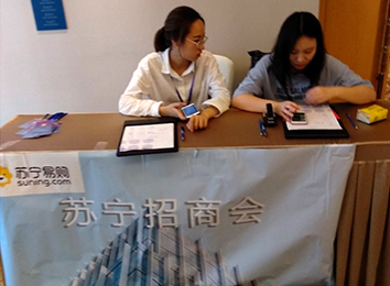 同時，它的革命性在于縮短了整個經(jīng)濟活動的中間環(huán)節(jié)，降低了交易成本，節(jié)約了社會資源。在大數(shù)據(jù)營銷機制上，招商外包公司克服了橫在生產(chǎn)者和消費者之間的時間、空間障礙，弱化了存在于二者之間的各種中間環(huán)節(jié)和渠道